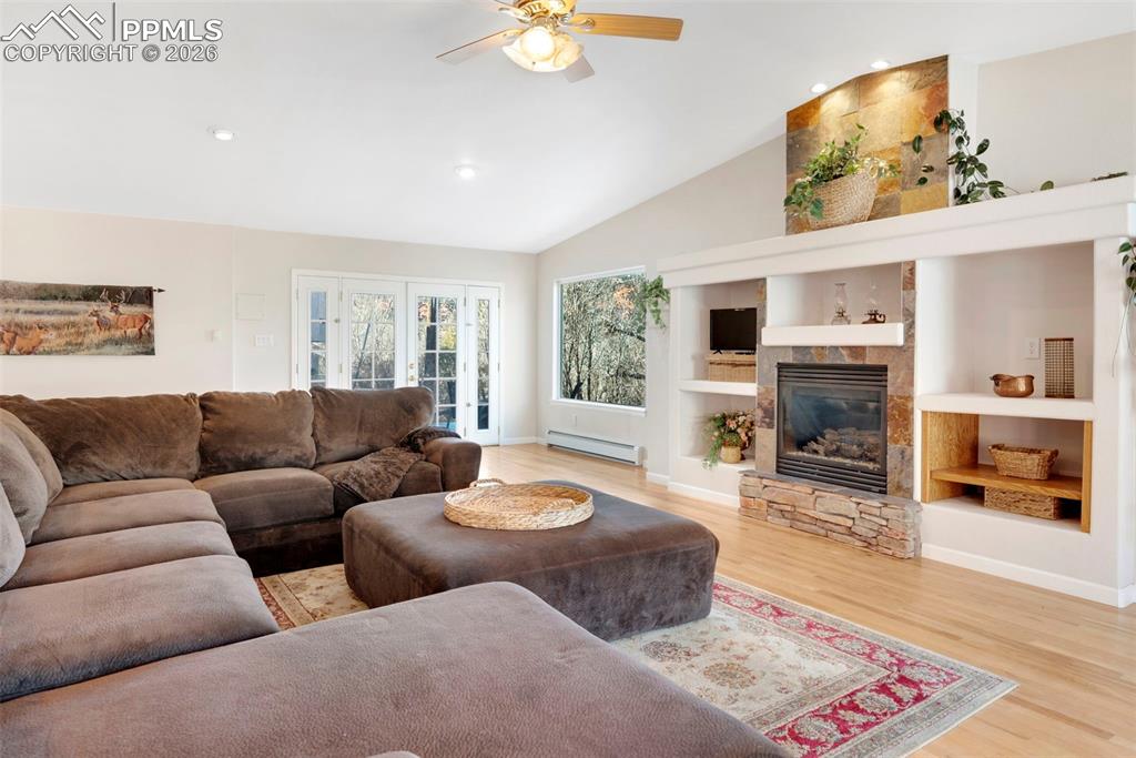 Image 15 of 50: Living Room