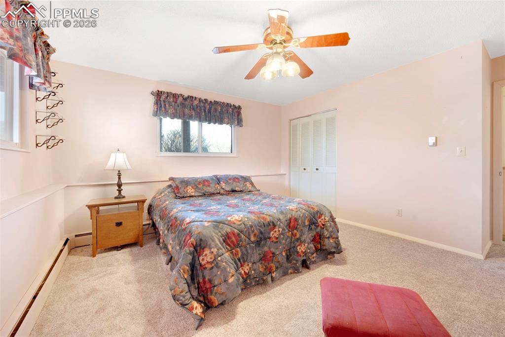 Image 21 of 50: Bedroom