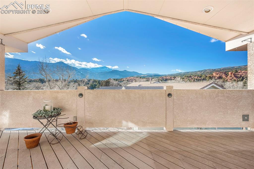 Image 38 of 50: Deck