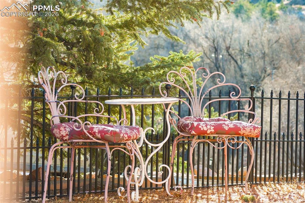 Image 43 of 50: Fence