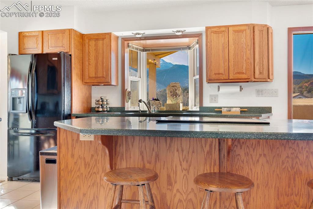 Image 7 of 50: Kitchen