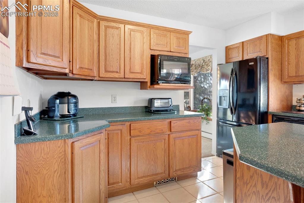 Image 9 of 50: Kitchen