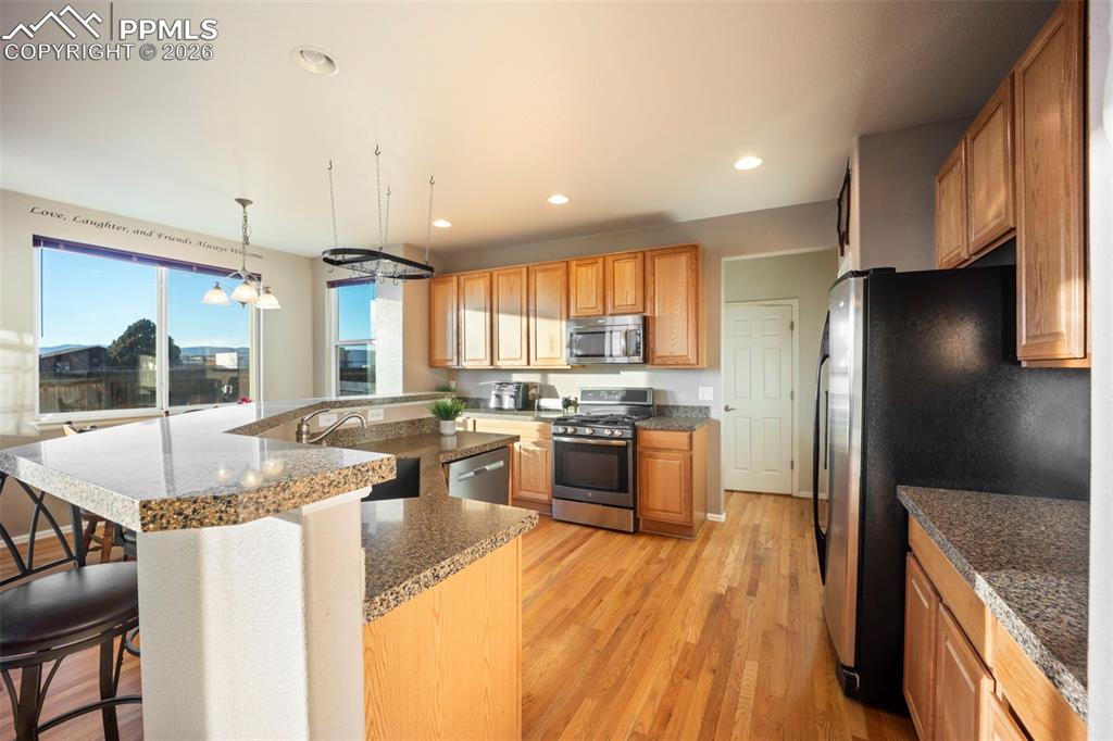 Image 13 of 49: Kitchen