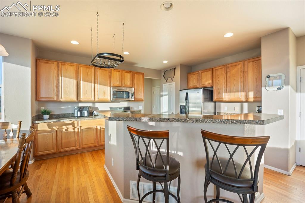 Image 14 of 49: Kitchen