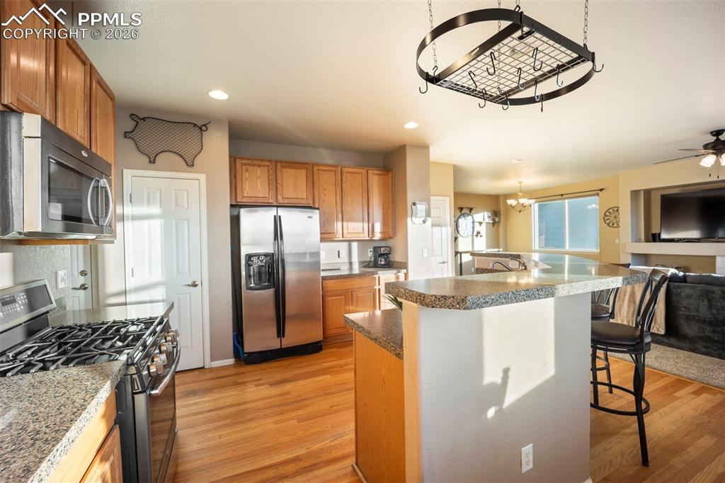 Image 15 of 49: Kitchen