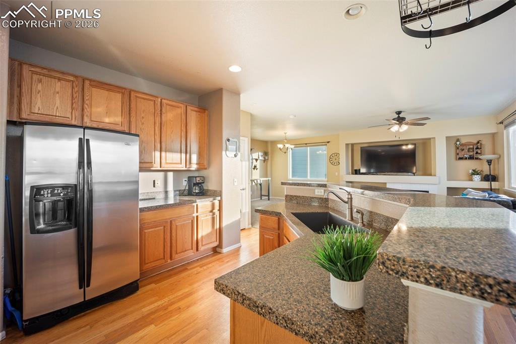 Image 16 of 49: Kitchen