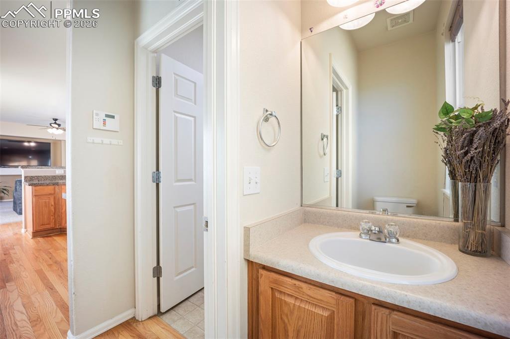 Image 19 of 49: Bathroom