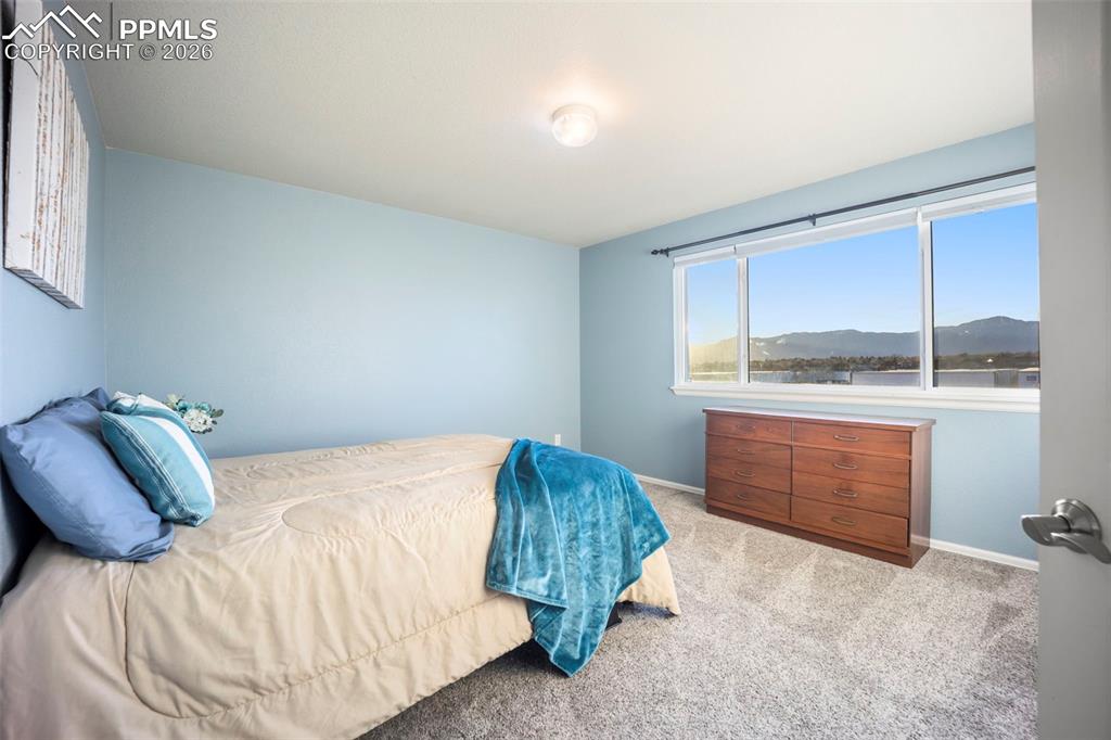 Image 31 of 49: Bedroom