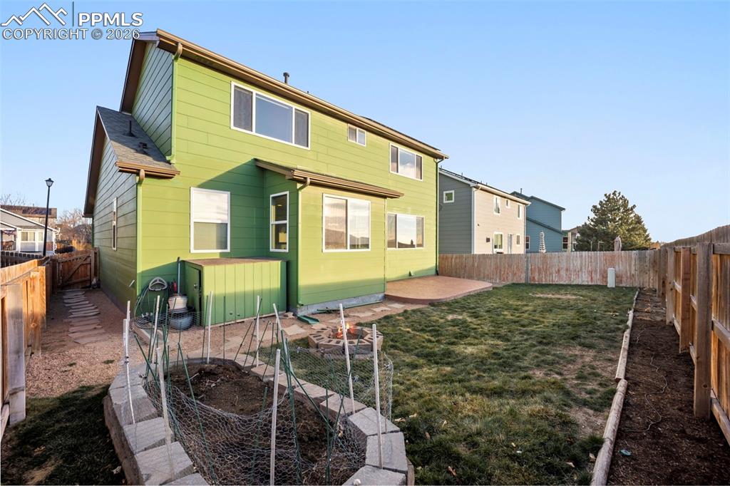 Image 40 of 49: Back of Structure