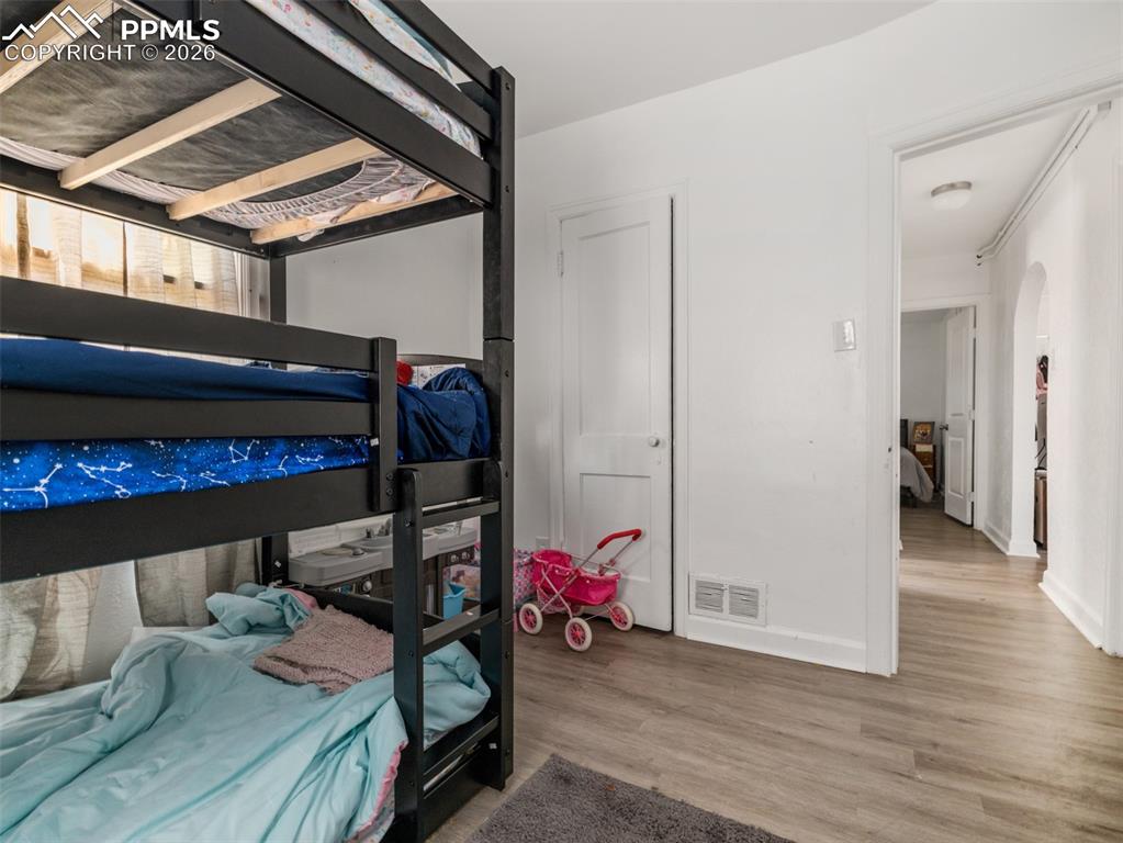 Image 14 of 26: Bedroom