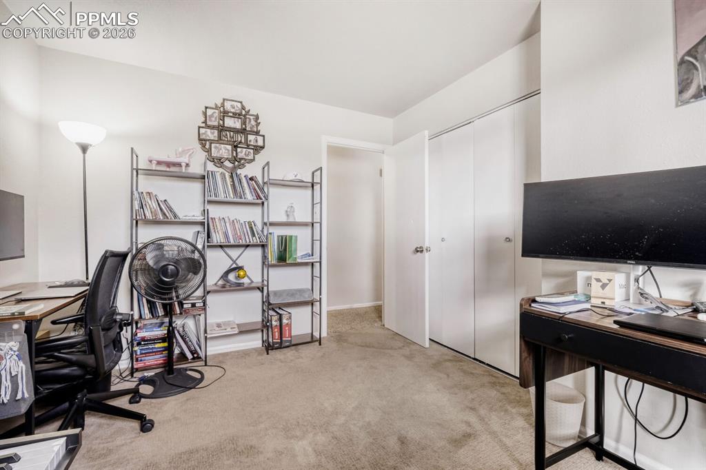 Image 12 of 28: Kitchen