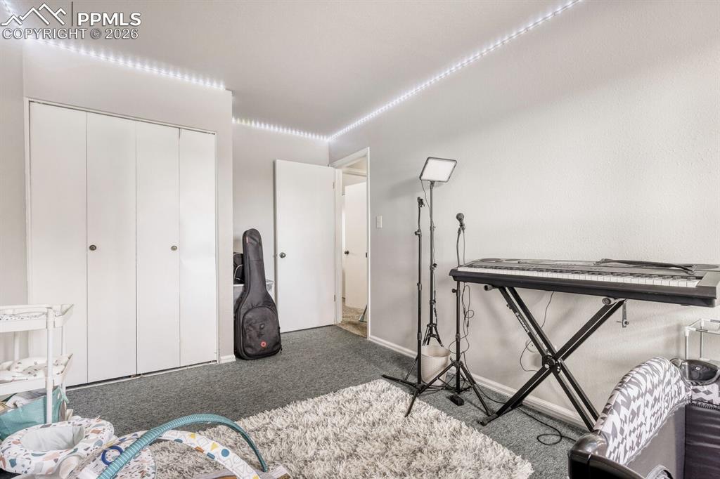 Image 13 of 28: Dining Area