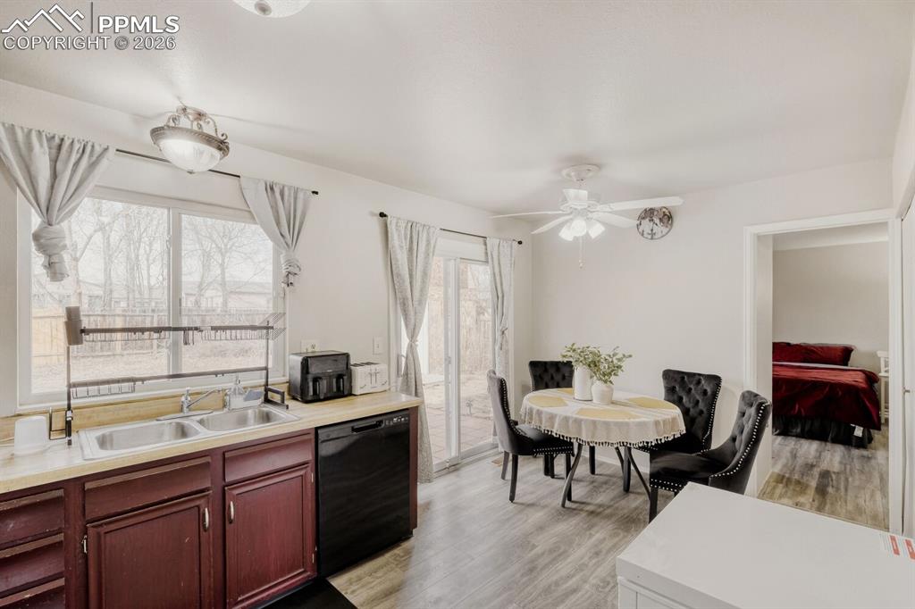 Image 15 of 28: Office