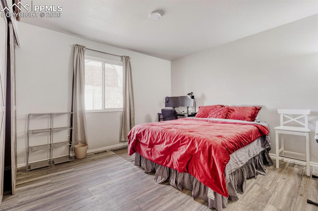 Image 18 of 28: Kitchen