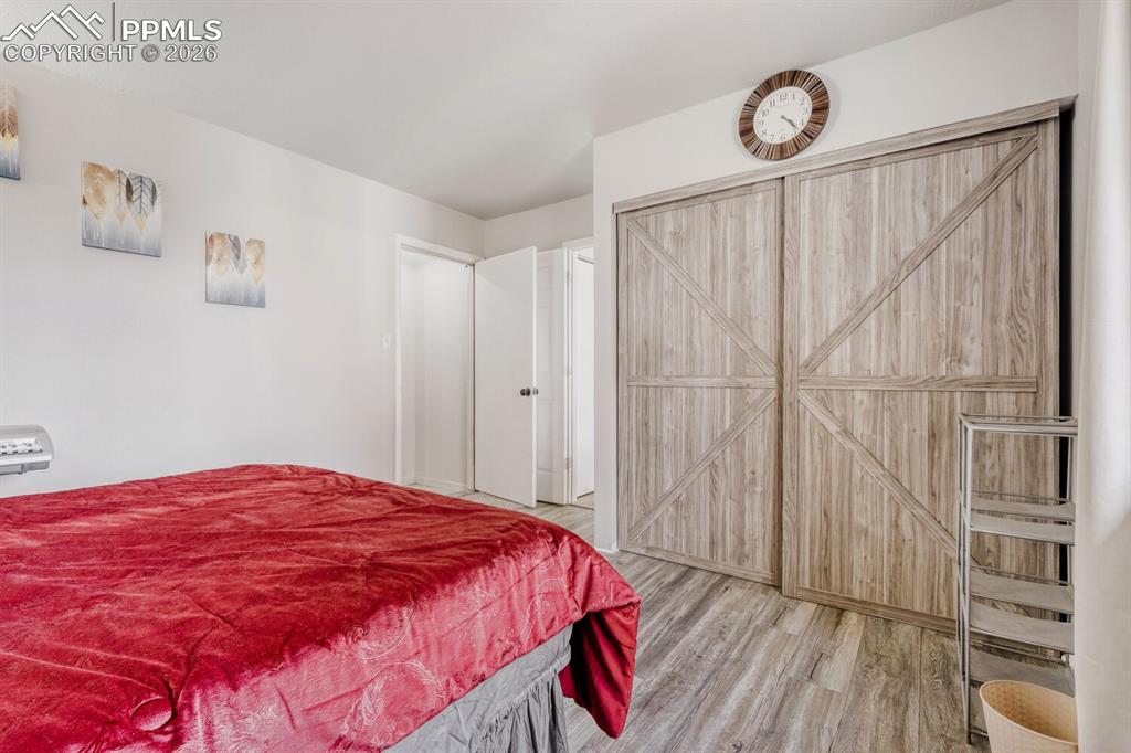 Image 19 of 28: Kitchen