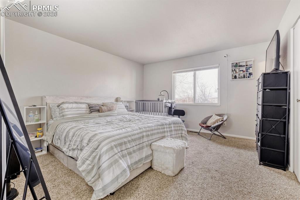 Image 20 of 28: Kitchen