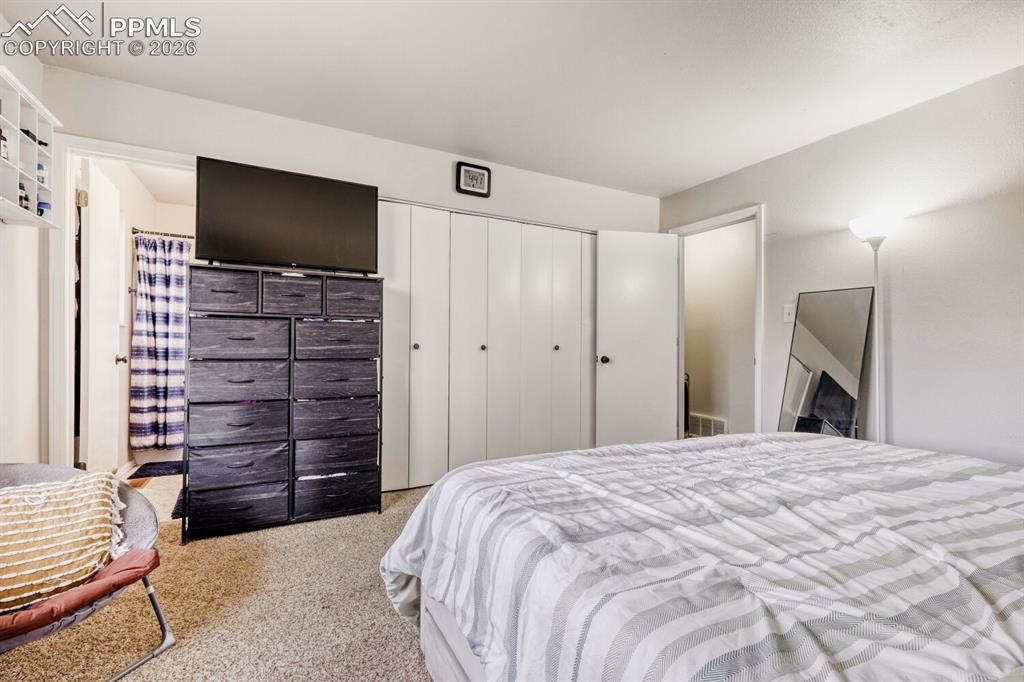 Image 22 of 28: Bedroom