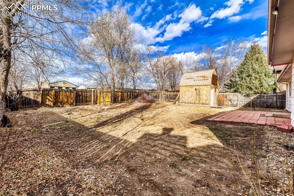 Image 27 of 28: Bathroom