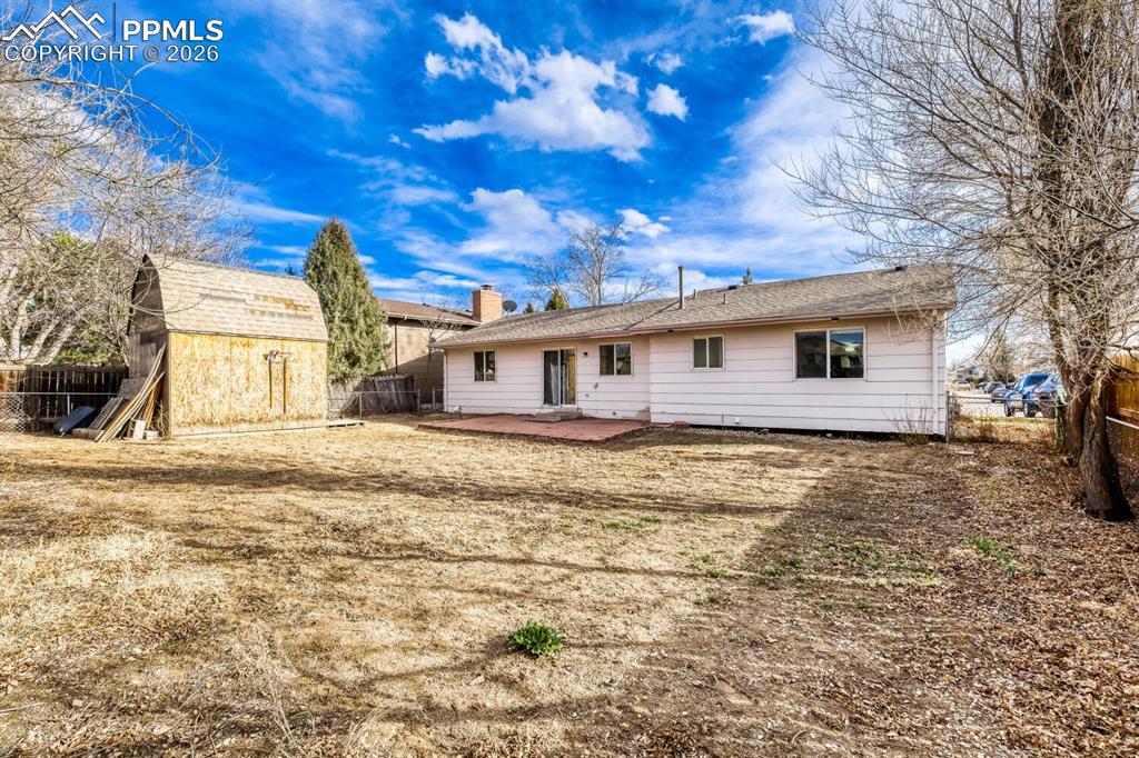 Image 28 of 28: Bathroom