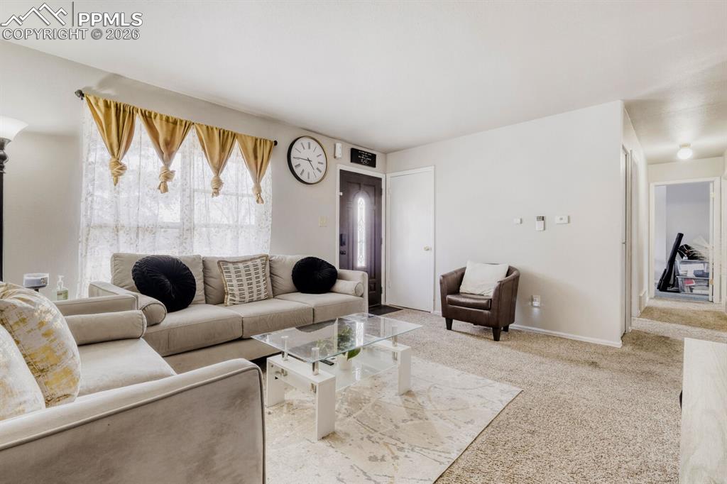 Image 7 of 28: Entry