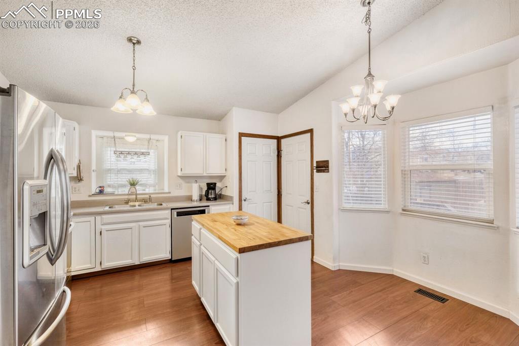 Image 5 of 17: Backyard access - composite deck - Large Yard