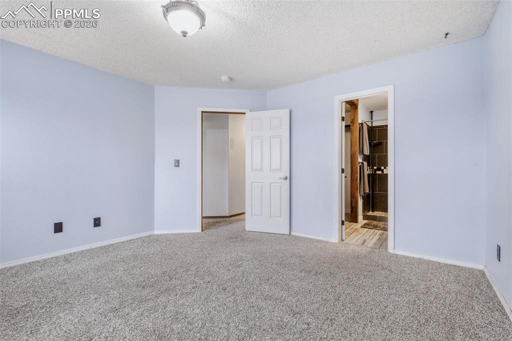 Image 7 of 17: Bedroom