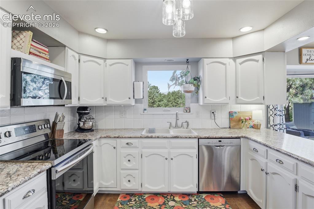 Image 10 of 48: Kitchen