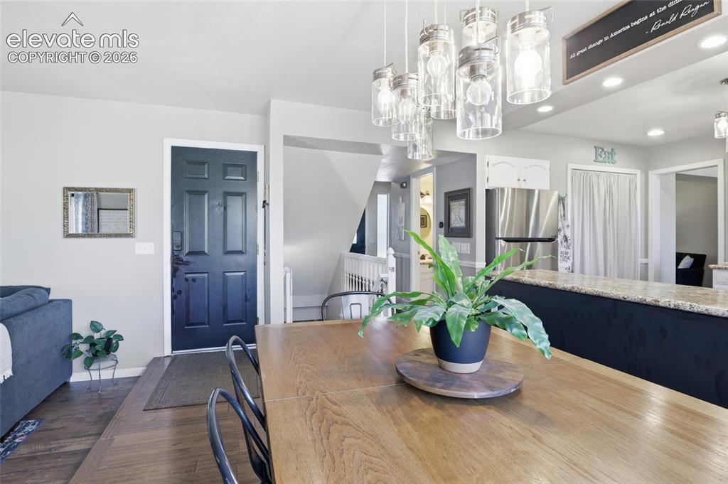 Image 13 of 48: Dining Area