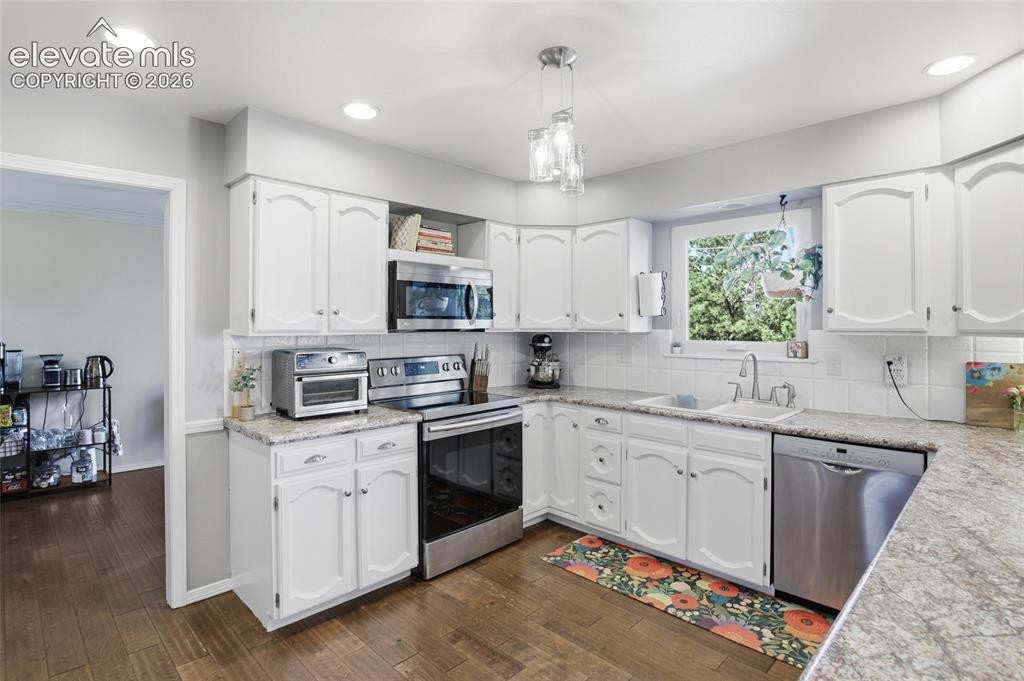 Image 9 of 48: Kitchen