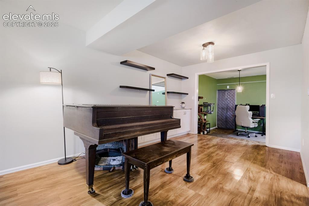 Image 11 of 34: Dining Area