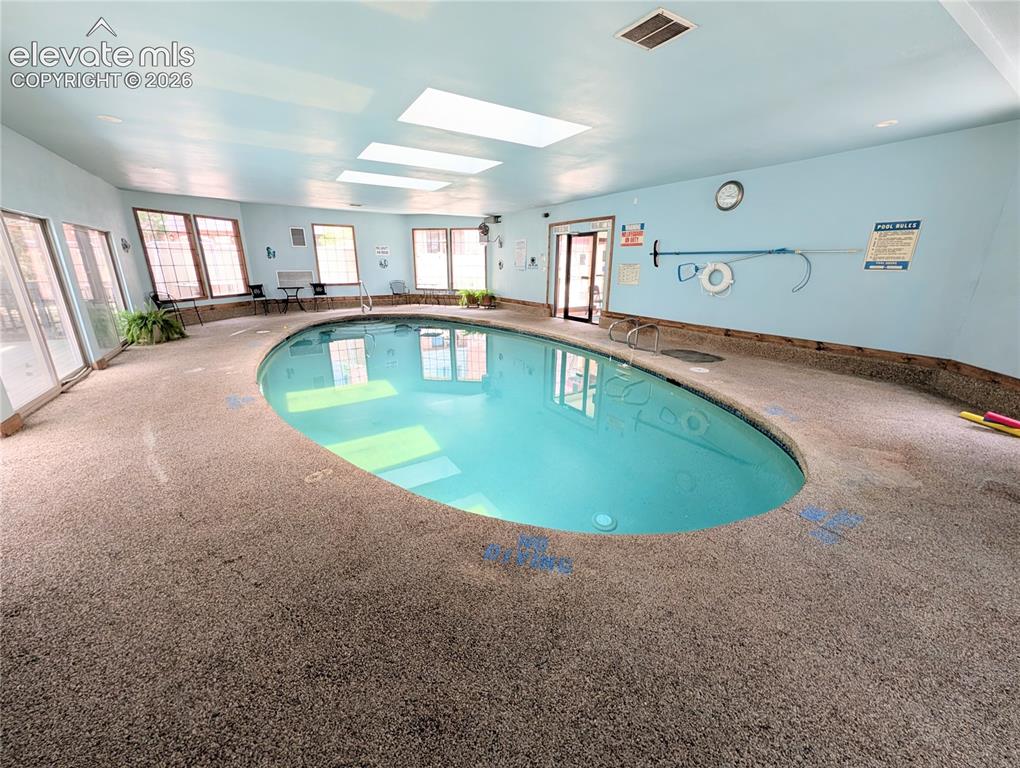 Image 32 of 34: Pool
