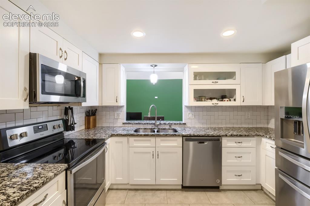 Image 9 of 34: Kitchen