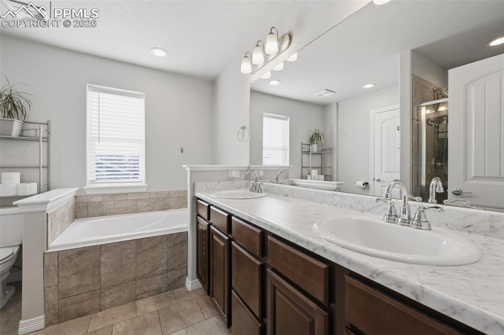 Image 14 of 25: Bathroom