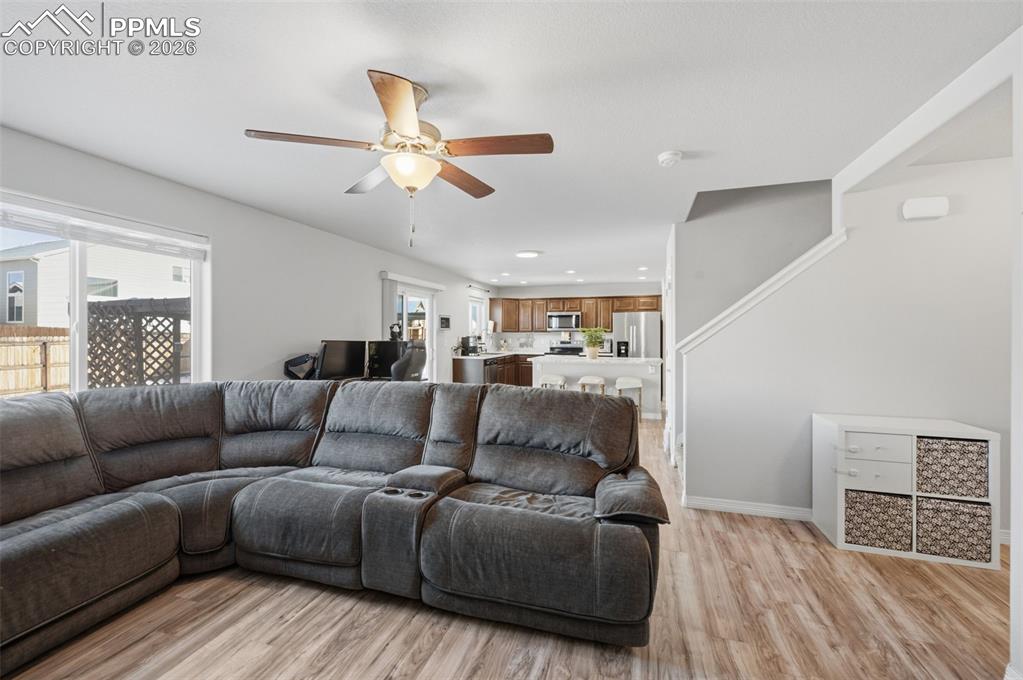 Image 4 of 25: Living Room