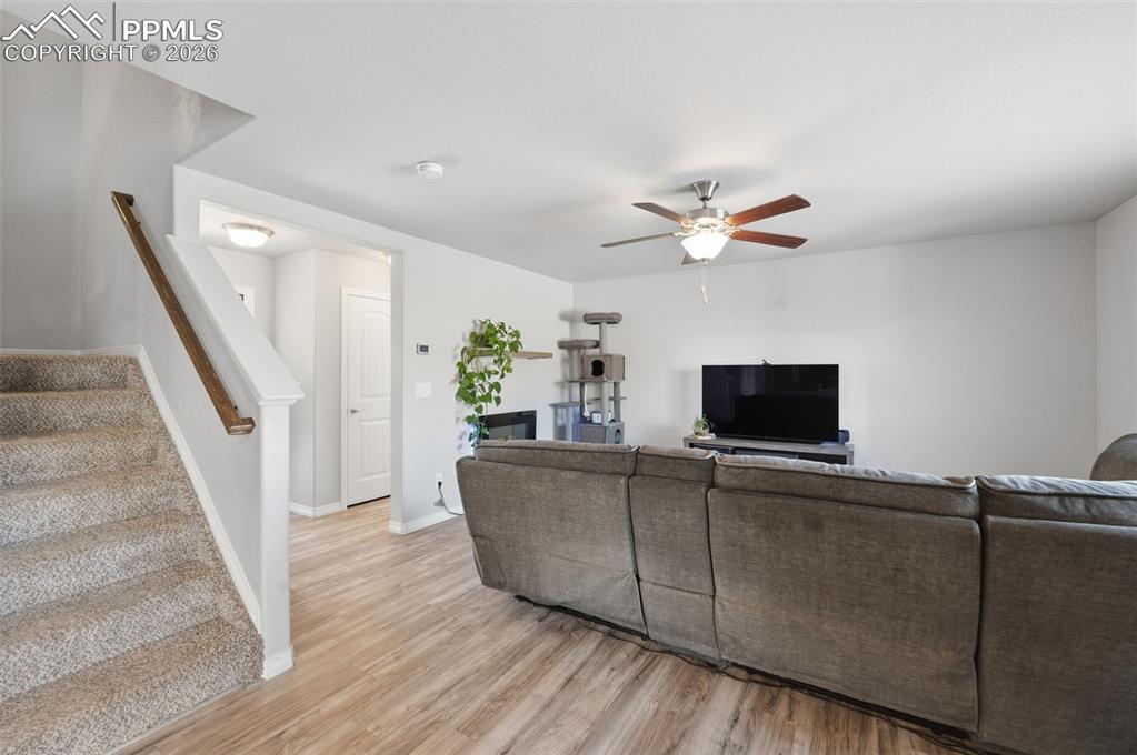 Image 5 of 25: Living Room