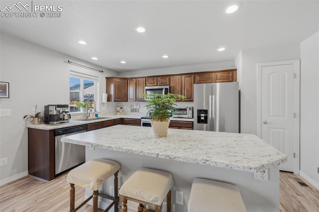 Image 8 of 25: Kitchen