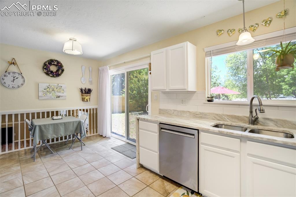 Image 11 of 30: Kitchen