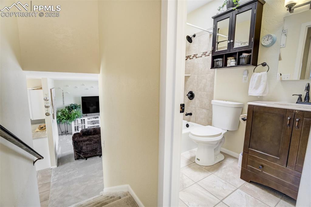 Image 12 of 30: Bathroom