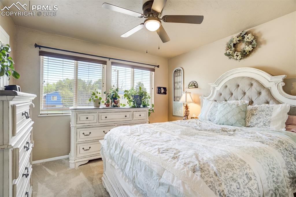 Image 14 of 30: Bedroom