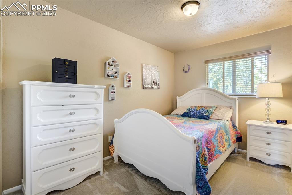 Image 16 of 30: Bedroom