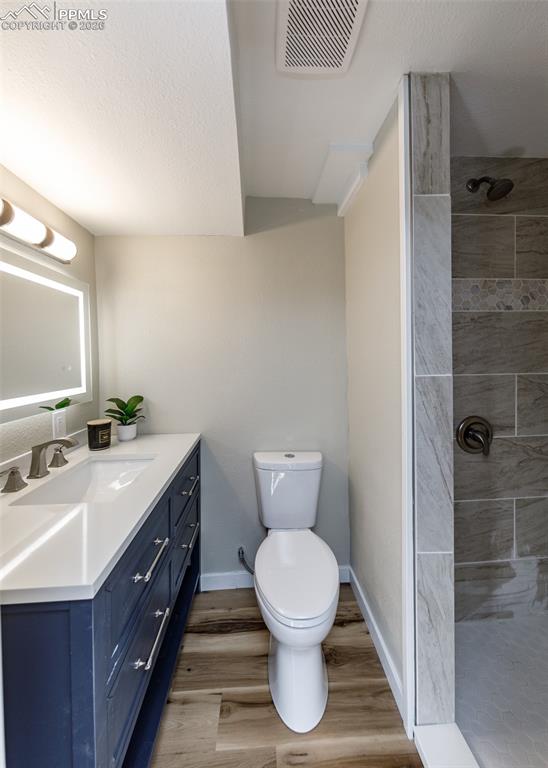 Image 19 of 38: Bathroom