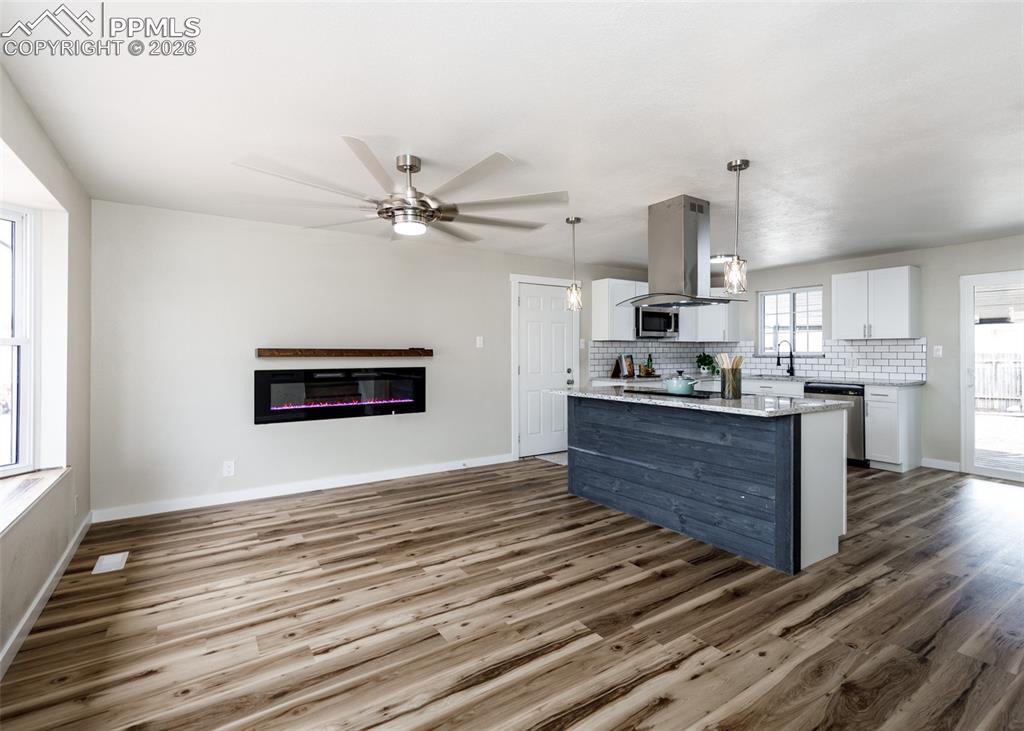 Image 2 of 38: Kitchen