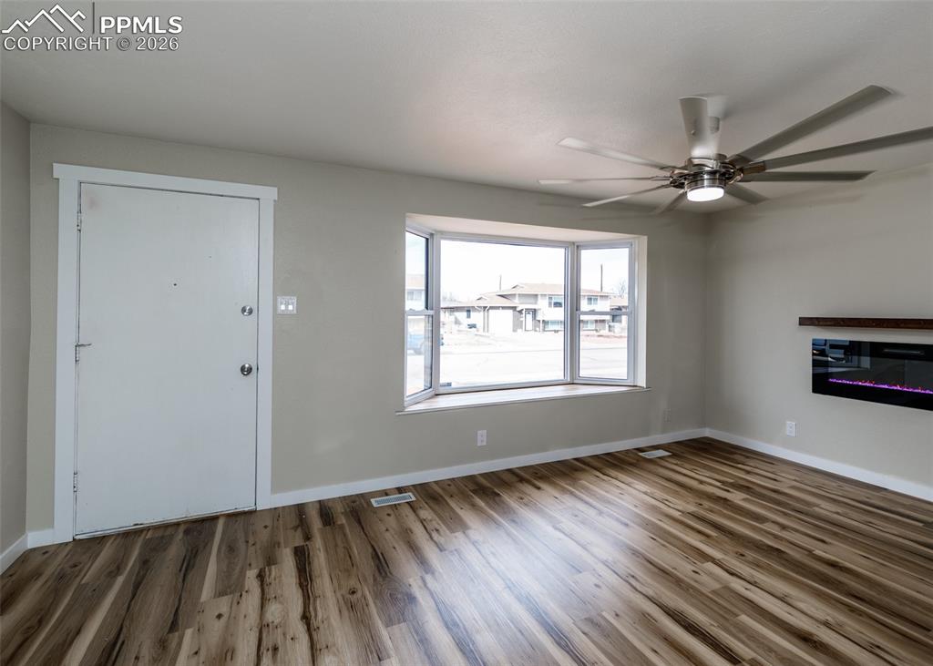 Image 3 of 38: Entry