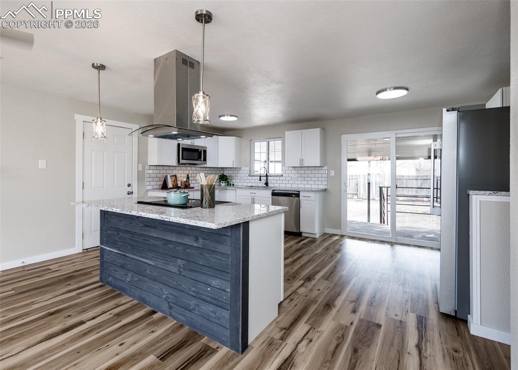 Image 4 of 38: Kitchen