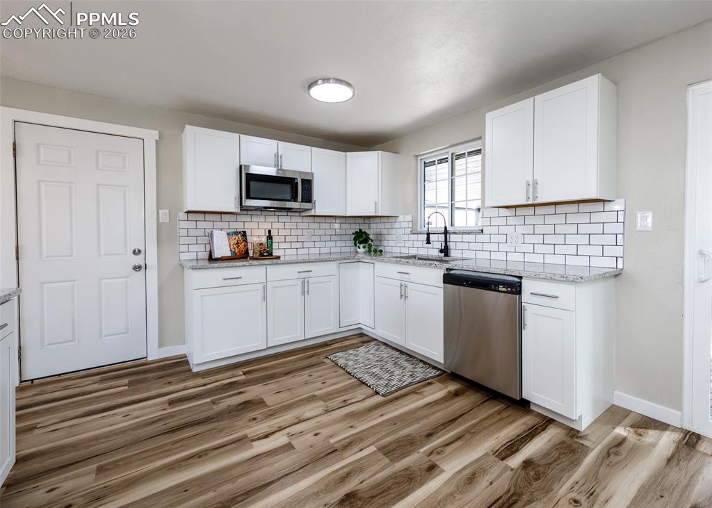 Image 7 of 38: Kitchen