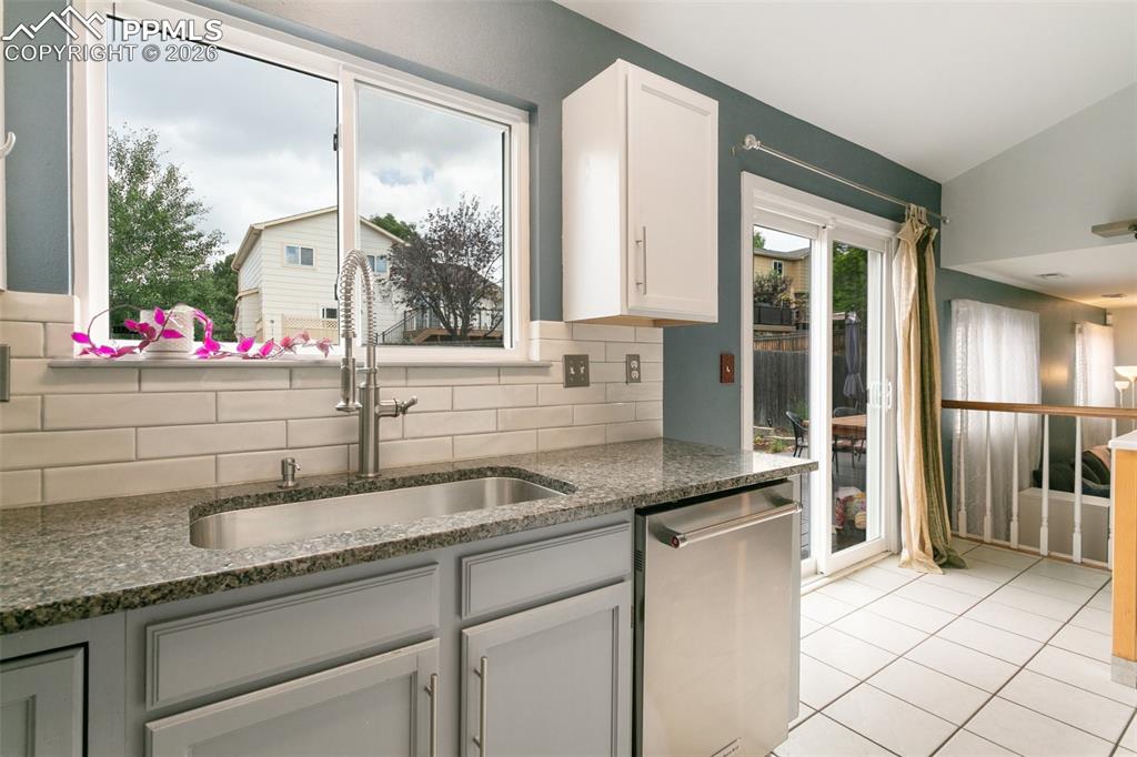 Image 12 of 36: Kitchen