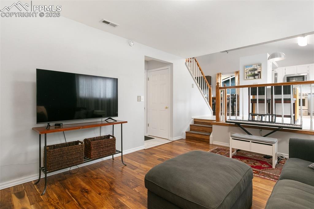 Image 18 of 36: Family Room