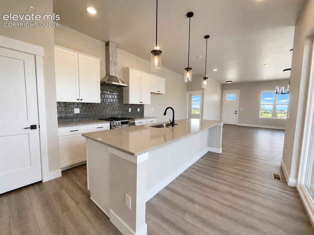 Image 4 of 13: Kitchen