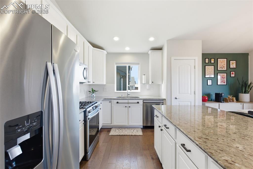 Image 11 of 50: Kitchen