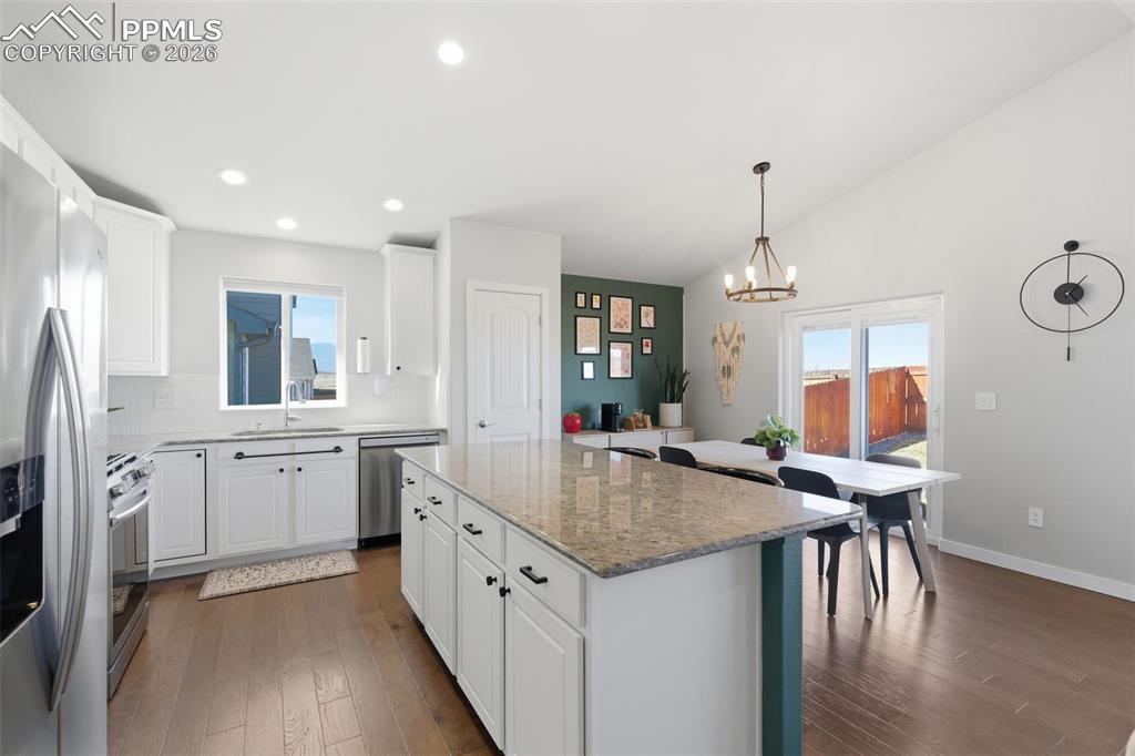 Image 12 of 50: Kitchen